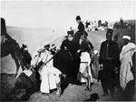 A crowd of tourists - 1900